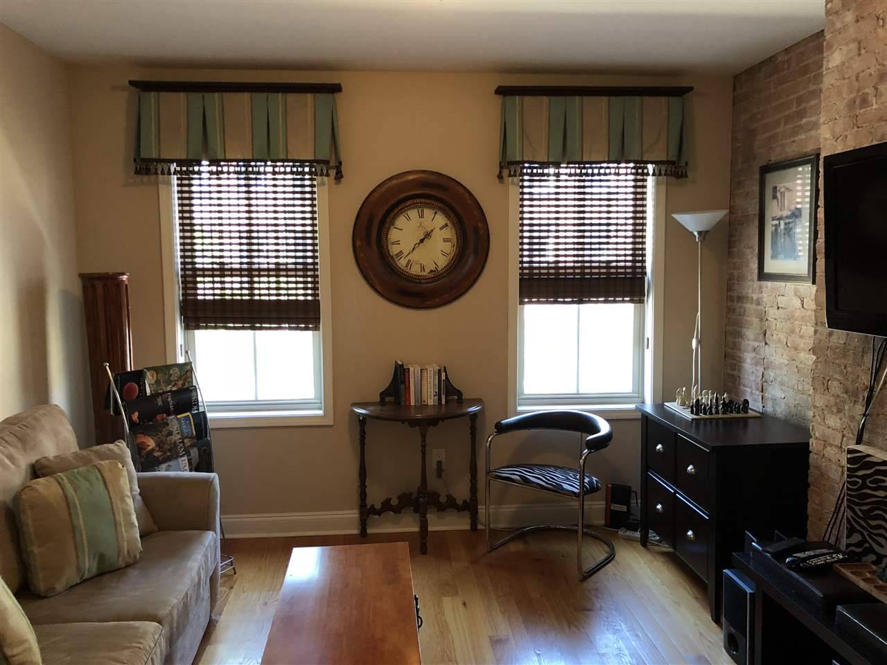 Beautiful furnished one bedroom home in desirable downtown location near Hamilton Park