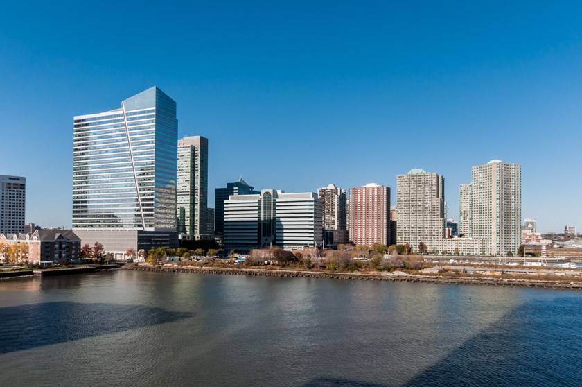 Enter the world of luxury directly on the Hudson River