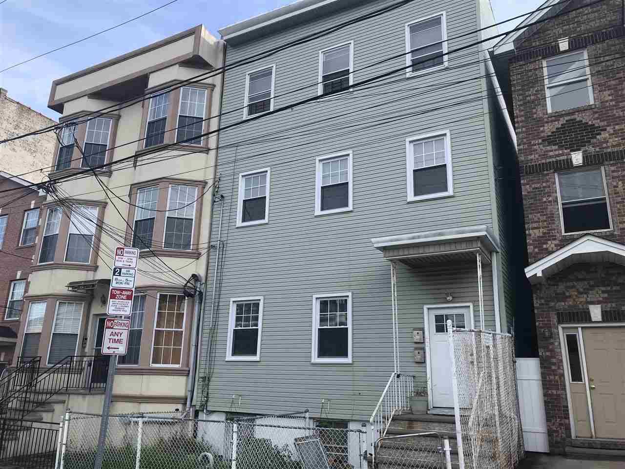 Gorgeous gut renovated 2 bedroom with Central AC and Heat in the Heights