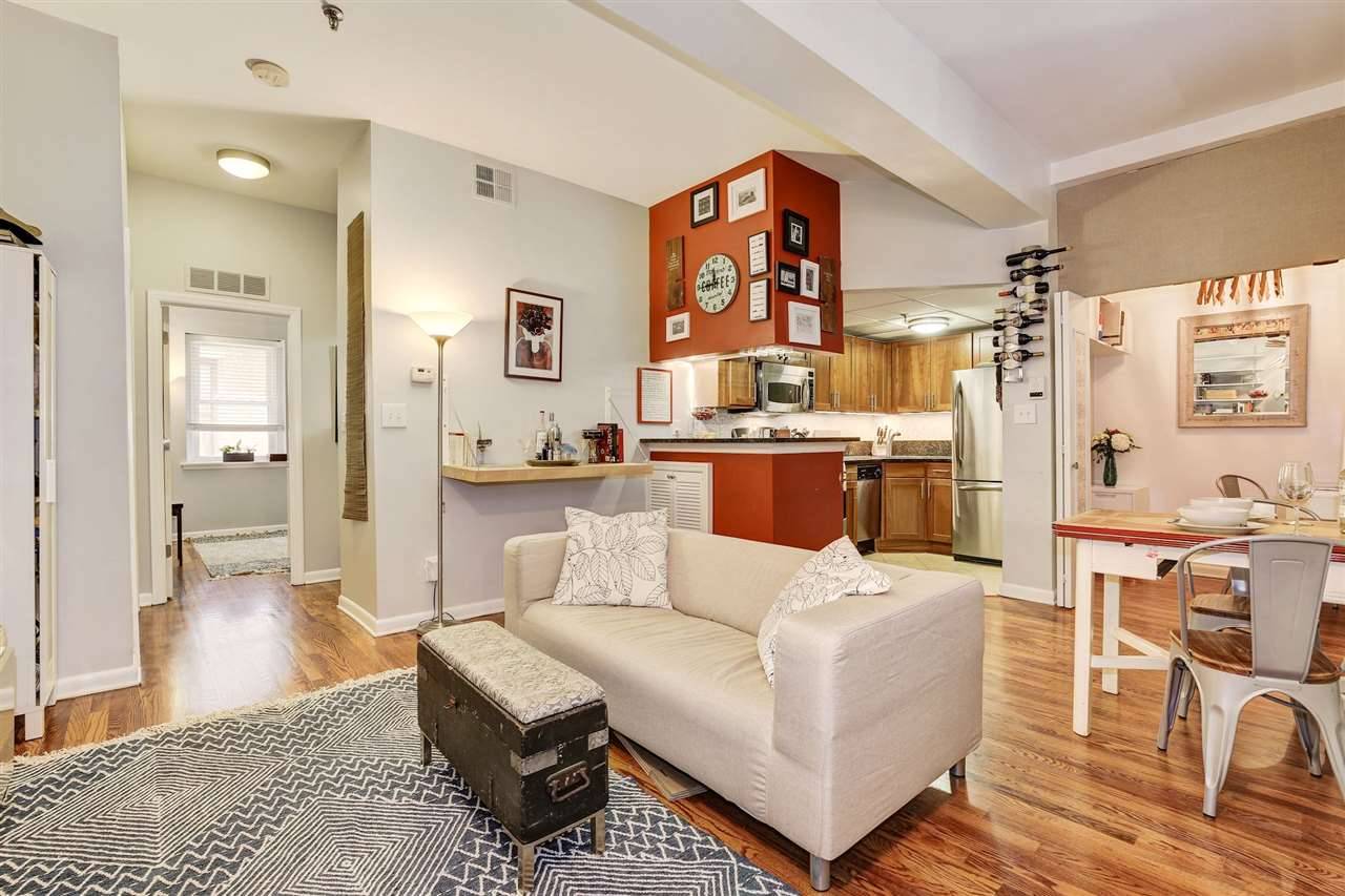Amazing 1 Bed/1 Bath + Den in the heart of Downtown Jersey City