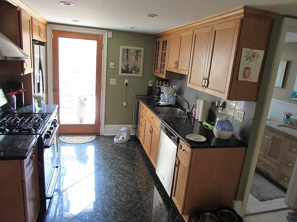 Three Floors of Living-Great OVERSIZED 1 bedroom/1 Bath apartment located in Downtown Jersey City includes basement