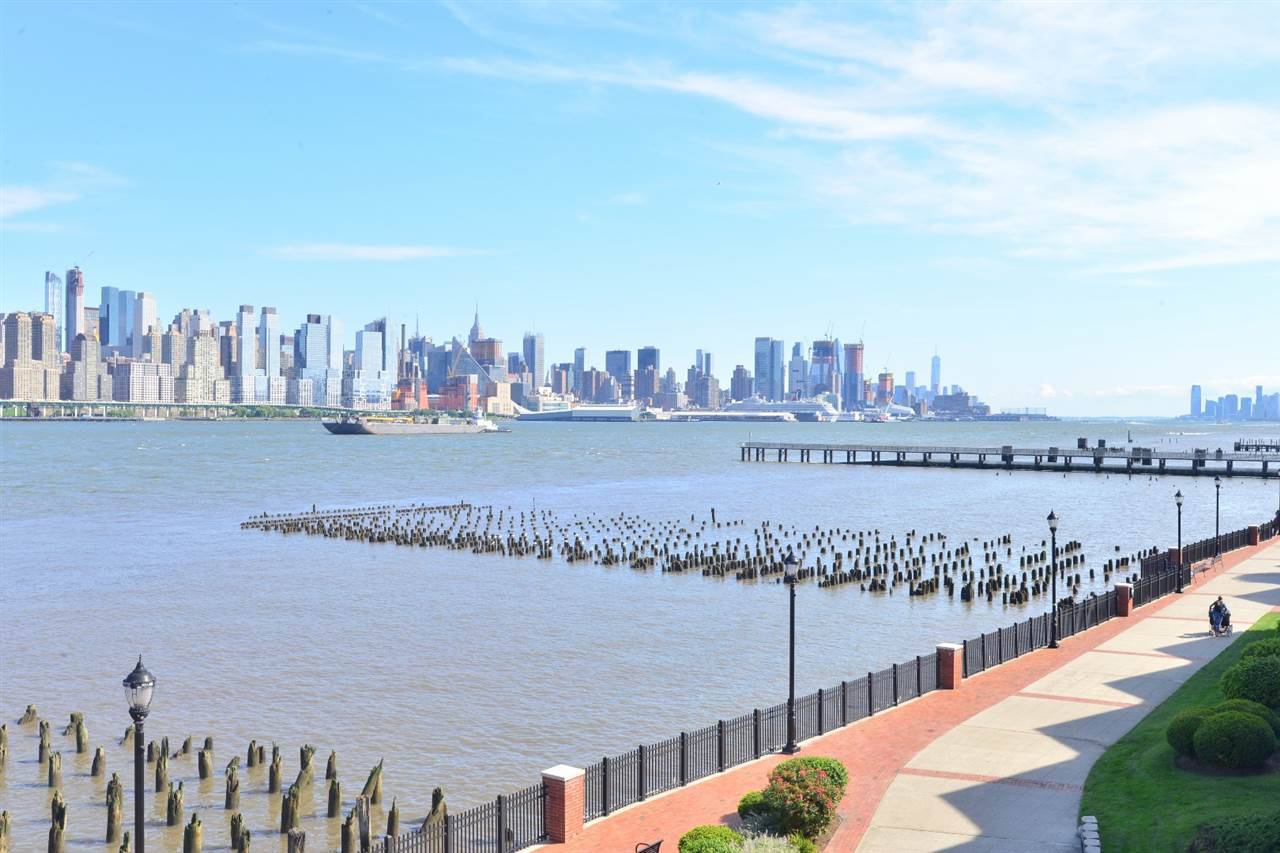 Gorgeous town home with direct Hudson River and NYC view all the way from downtown to GWB
