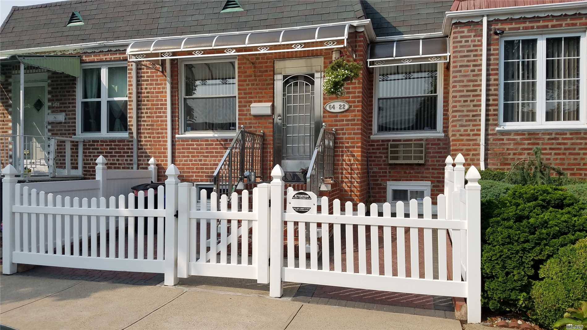 73 Rd Place 2 BR House Middle Village LIC / Queens