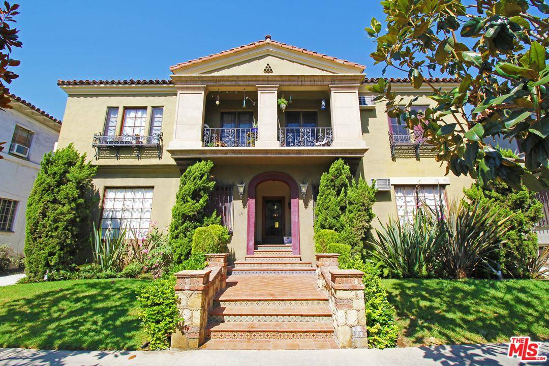 The subject property is a charming eight unit apartment complex built in 1929 and located in the prime Miracle Mile submarket of Los Angeles