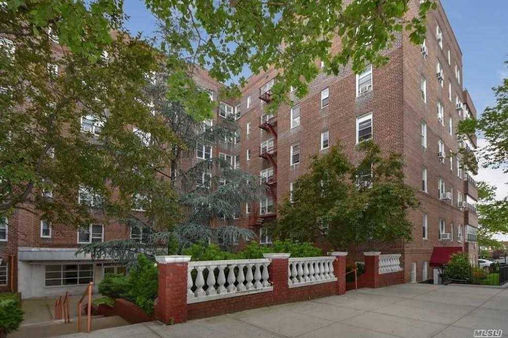 102nd 2 BR House Forest Hills LIC / Queens