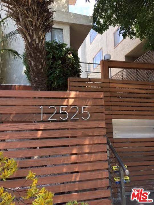 CENTRALLY LOCATED TO SILICON BEACH - 2 BR Townhouse Mar Vista Los Angeles