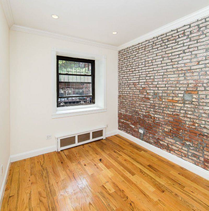 SPACIOUS STUDIO ON THE UES! CALL FOR SHOWING