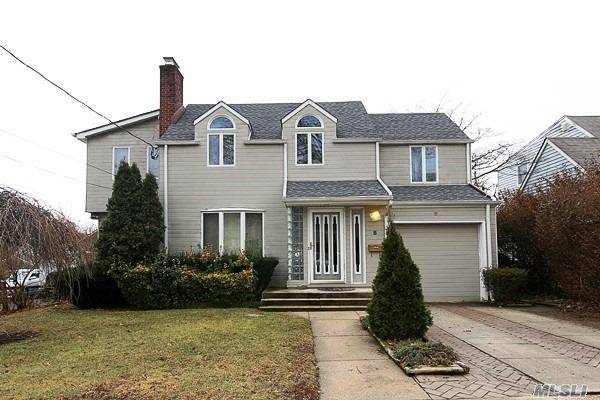 Beautiful & Bright Roslyn Hts Home On Quiet Block!