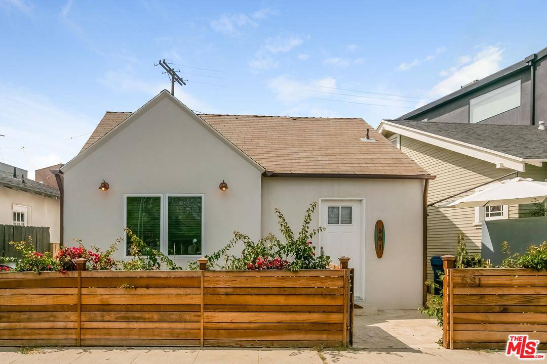Prime Venice duplex located just 1/2 a block away from Abbot Kinney and only five blocks from Venice Beach