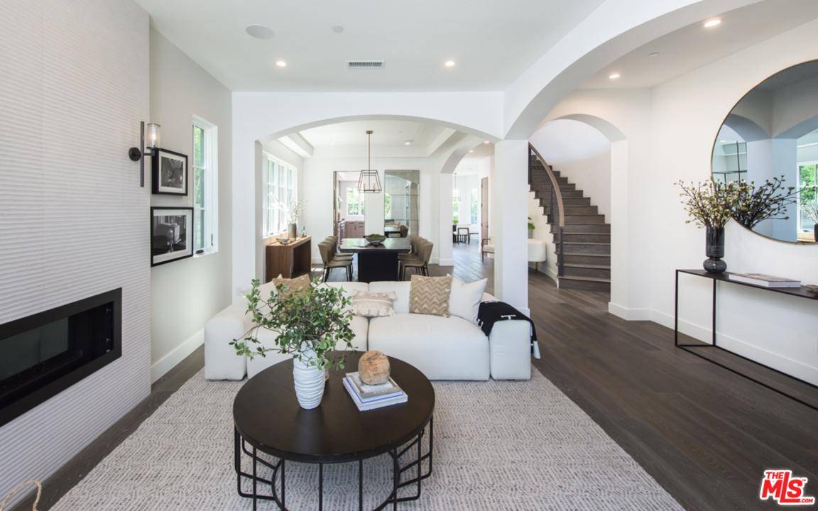 Stunning new construction in prime location - 4 BR Single Family Beverly Grove Los Angeles