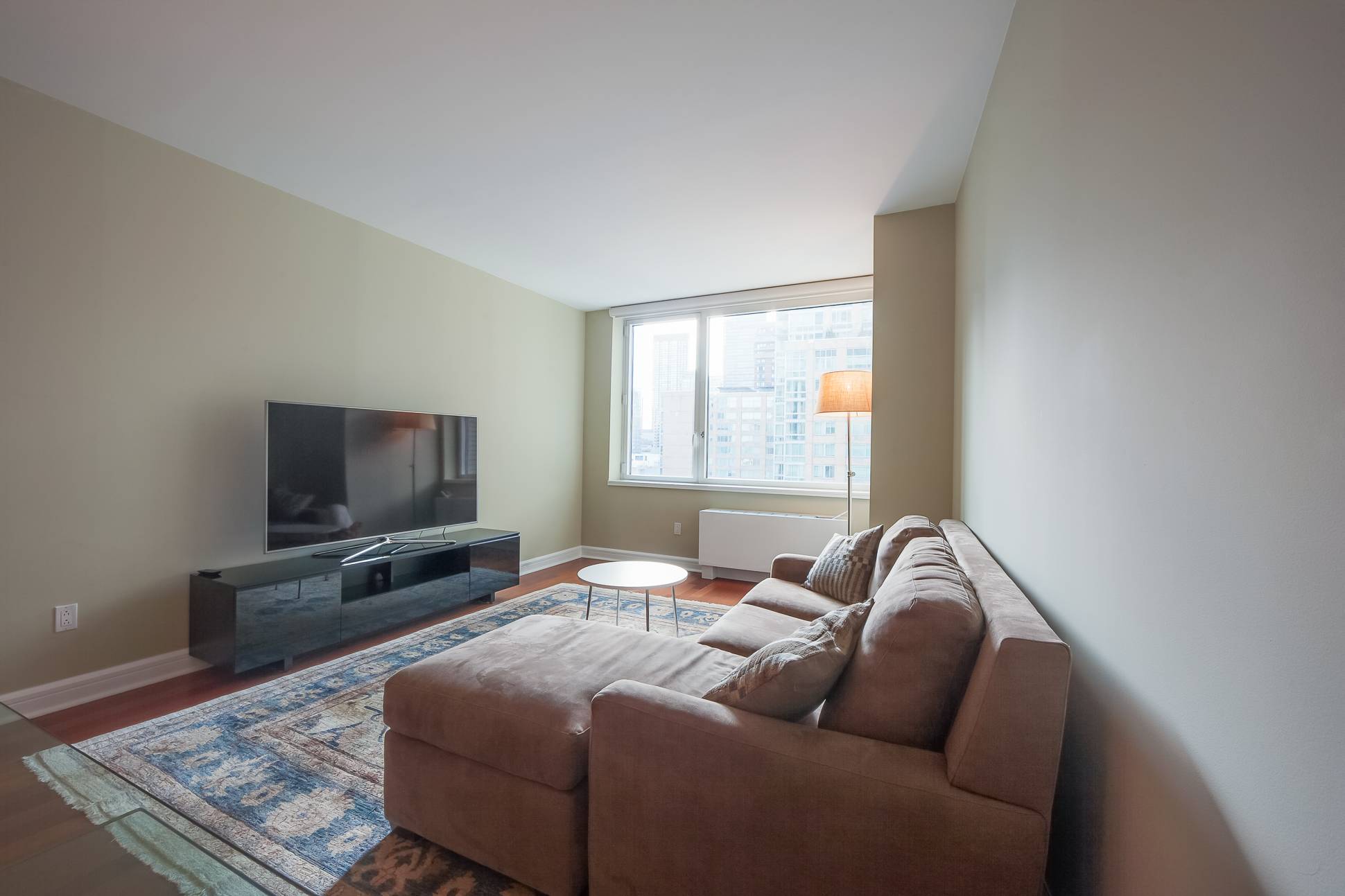 Beautiful and bright luxury one bedroom apartment at the Avery