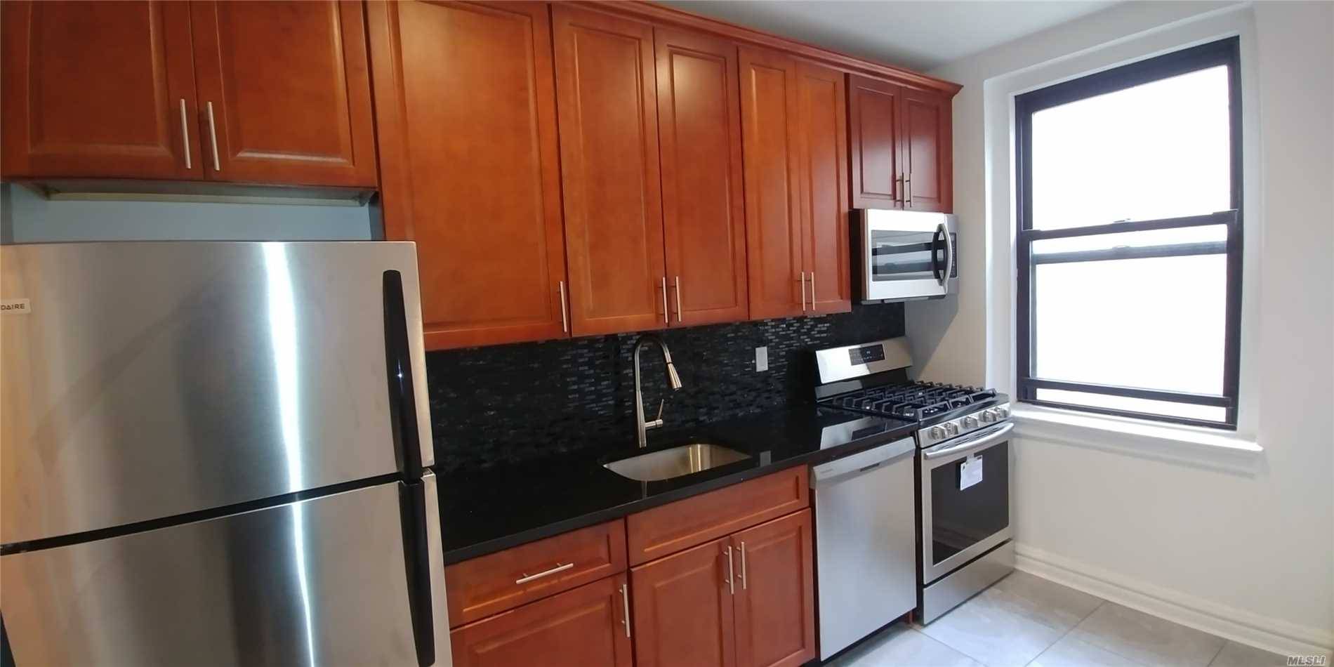 Spacious And Bright Unit Approximately ( 600 Sqft) .