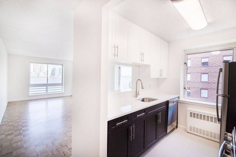 Beautiful 1 bedroom **NO FEE**CITY VIEWS**ATTENDED LOBBY**Battery Park