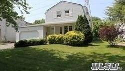 Spacious Colonial Conveniently Located In Albertson Downs.