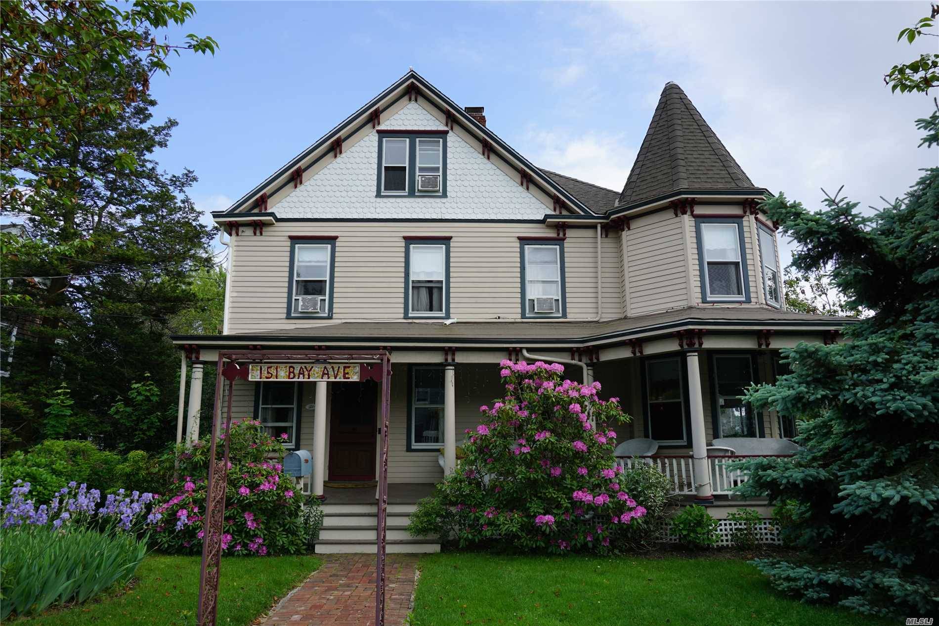 Circa 1800'S Historic B B Is Perfectly Positioned On A Corner Lot Just 127 Steps From Historic Downtown Greenport Village.