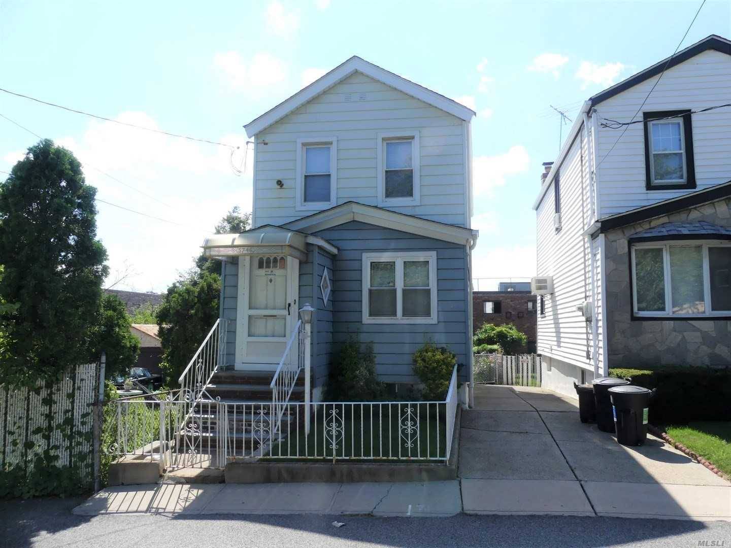 75th 3 BR House Middle Village LIC / Queens