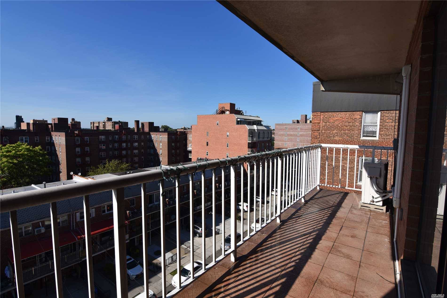 Extra Large Charming 2Brs And 2 Full Baths (~1150 Sf) Condo In Flushing Downtown.