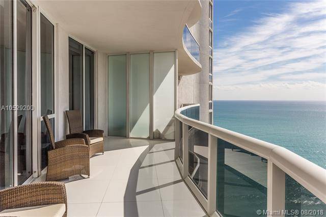 Beautiful 3 bedroom and 3 full bathrooms Apartment with ocean view