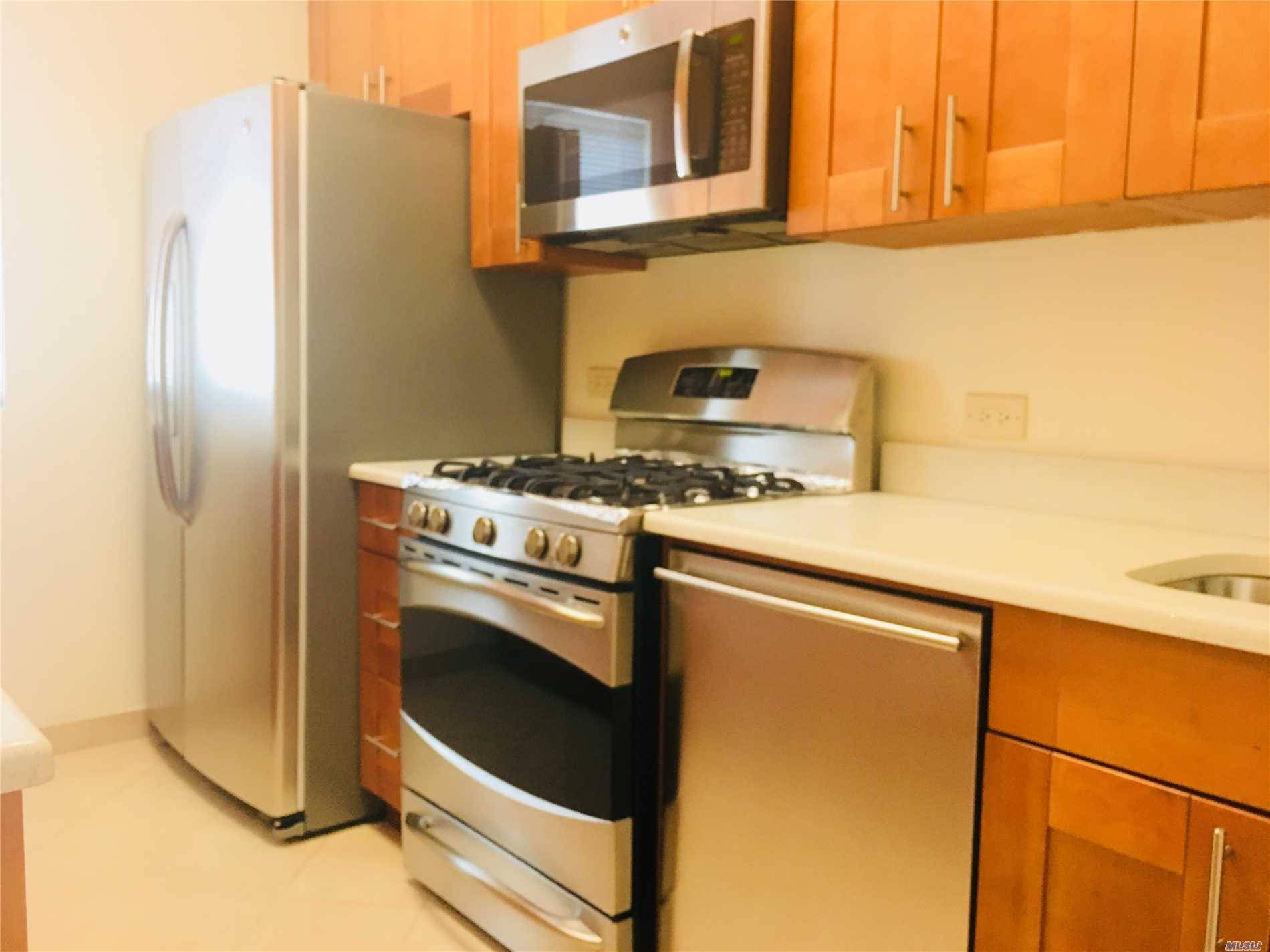 Newly Renovated 2 Bedroom Unit In Heart Of Sunnyside/Woodside.