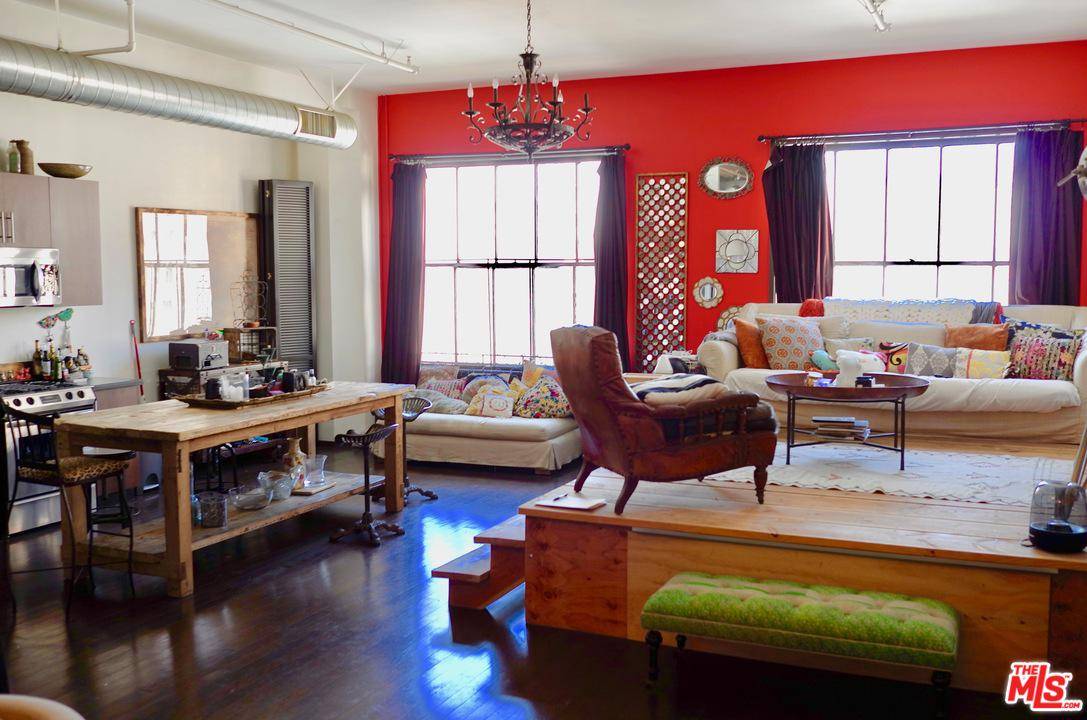 The Broadway Hollywood/ Bohemian Chic Loft / Offered Fully Furnished
