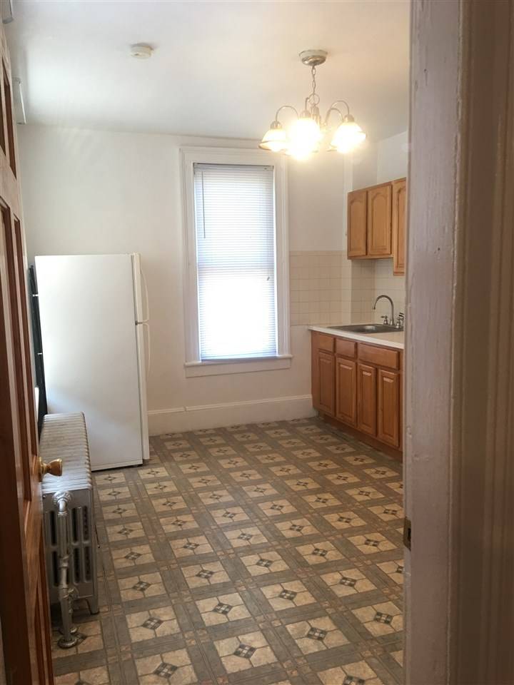 JERSEY CITY HEIGHTS--- COZY TWO BEDROOM APARTMENT/ LIVING ROOM/ KITCHEN PLUS DEN OR OFFICE