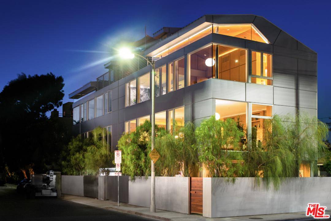 Modern Life Homes presents a sophisticated and refined loft-style residence located steps to Abbot Kinney