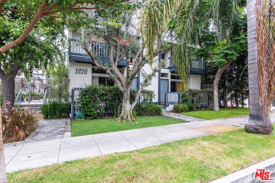 Beautifully remodeled 2BR Santa Monica townhouse in vibrant neighborhood close to shops