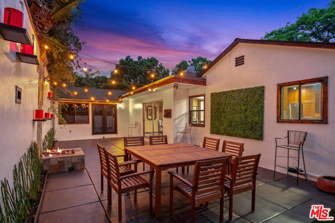 Move right into this captivating - 3 BR Single Family Mar Vista Los Angeles