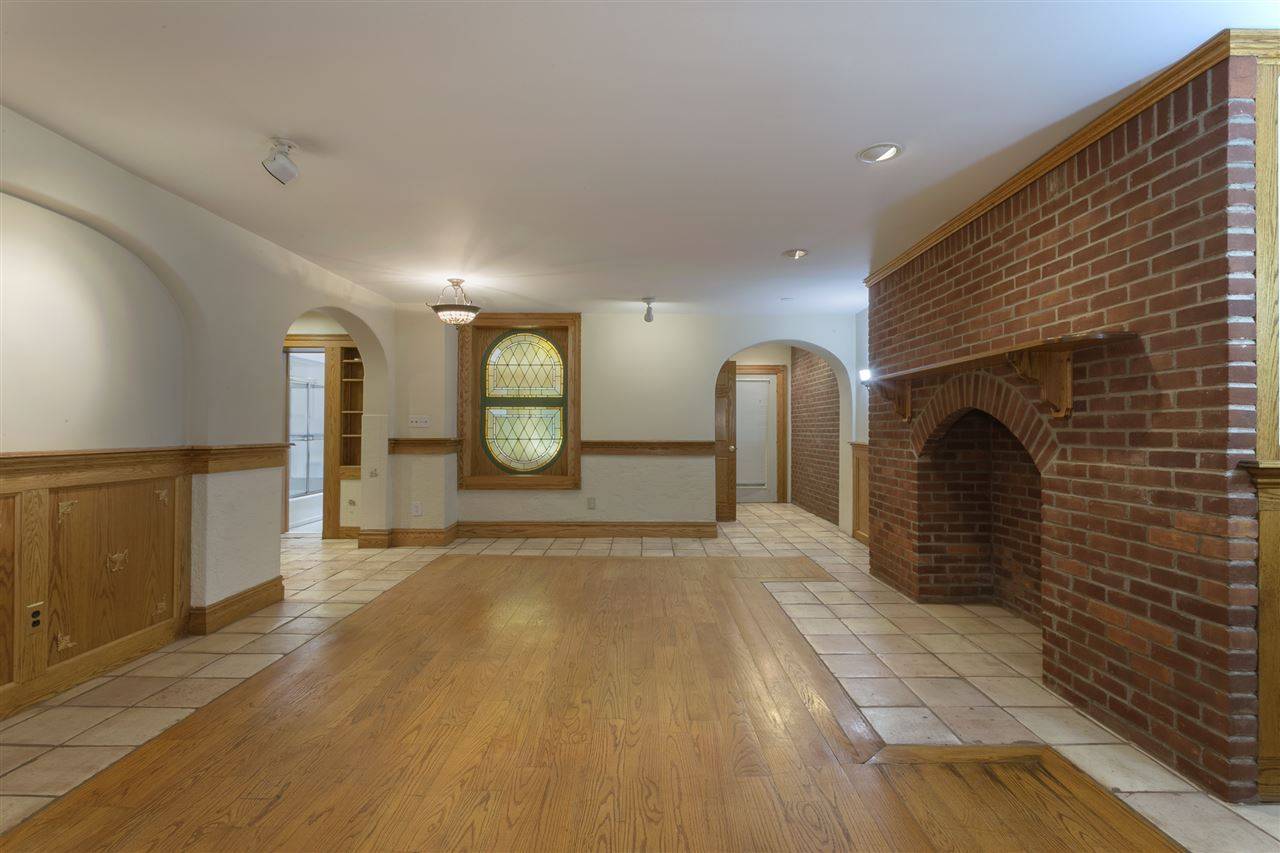This lovely 2 bedroom is located on the best block of Jersey City’s most desirable neighborhood