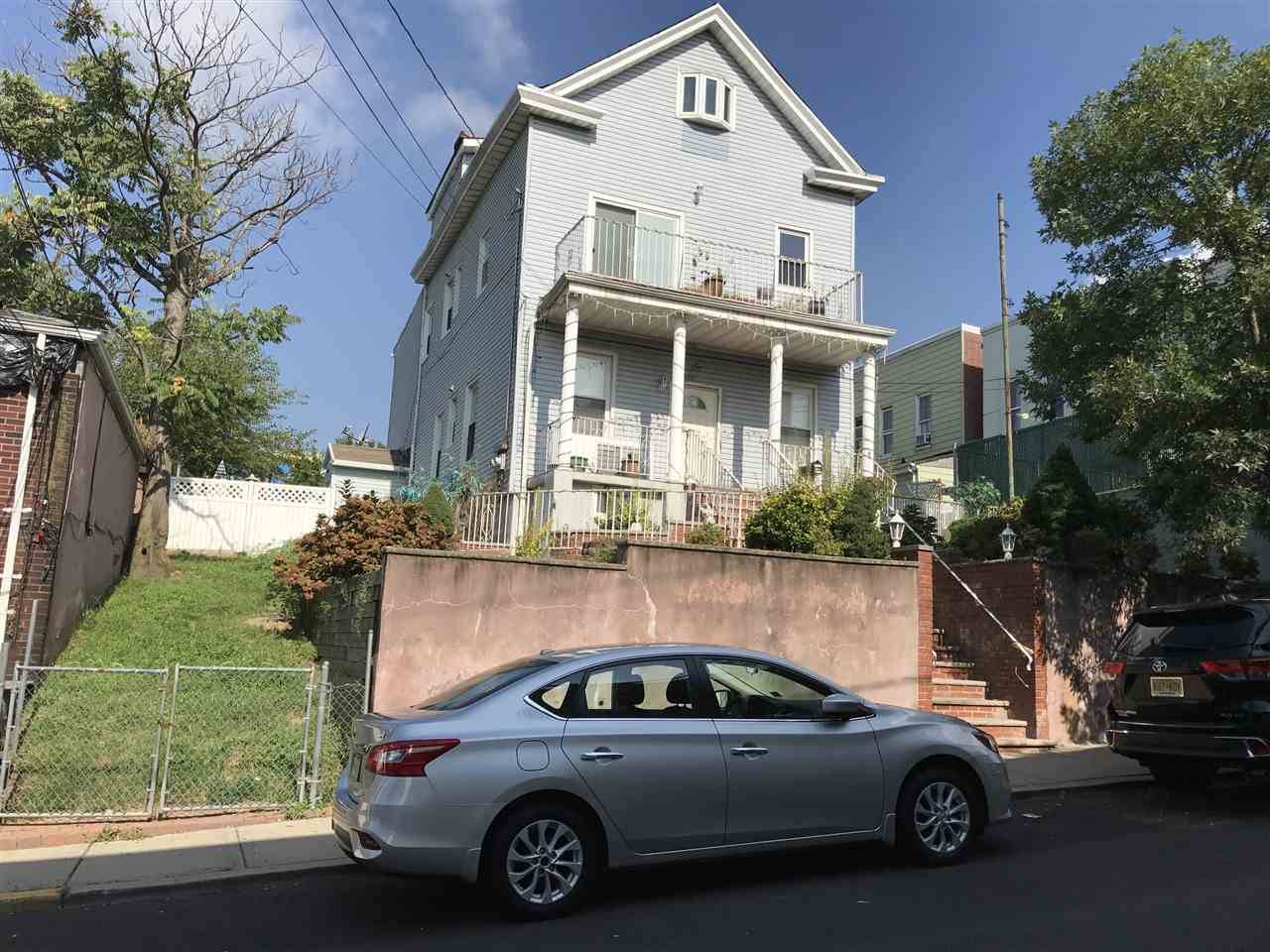 House very well maintained in a great location - Multi-Family New Jersey