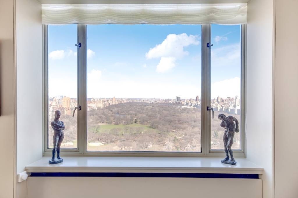Stunning half floor on the 35th floor of the Hampshire House with stunning direct views of Central Park.