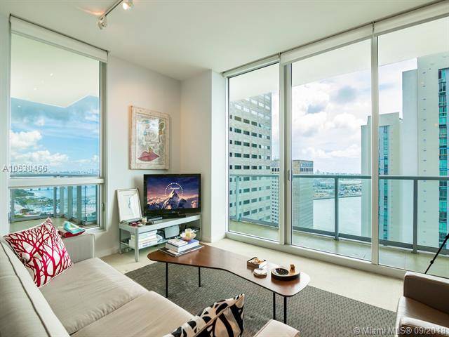 Met 3116 is tastefully decorated apartment with panoramic bay and ocean views from every room