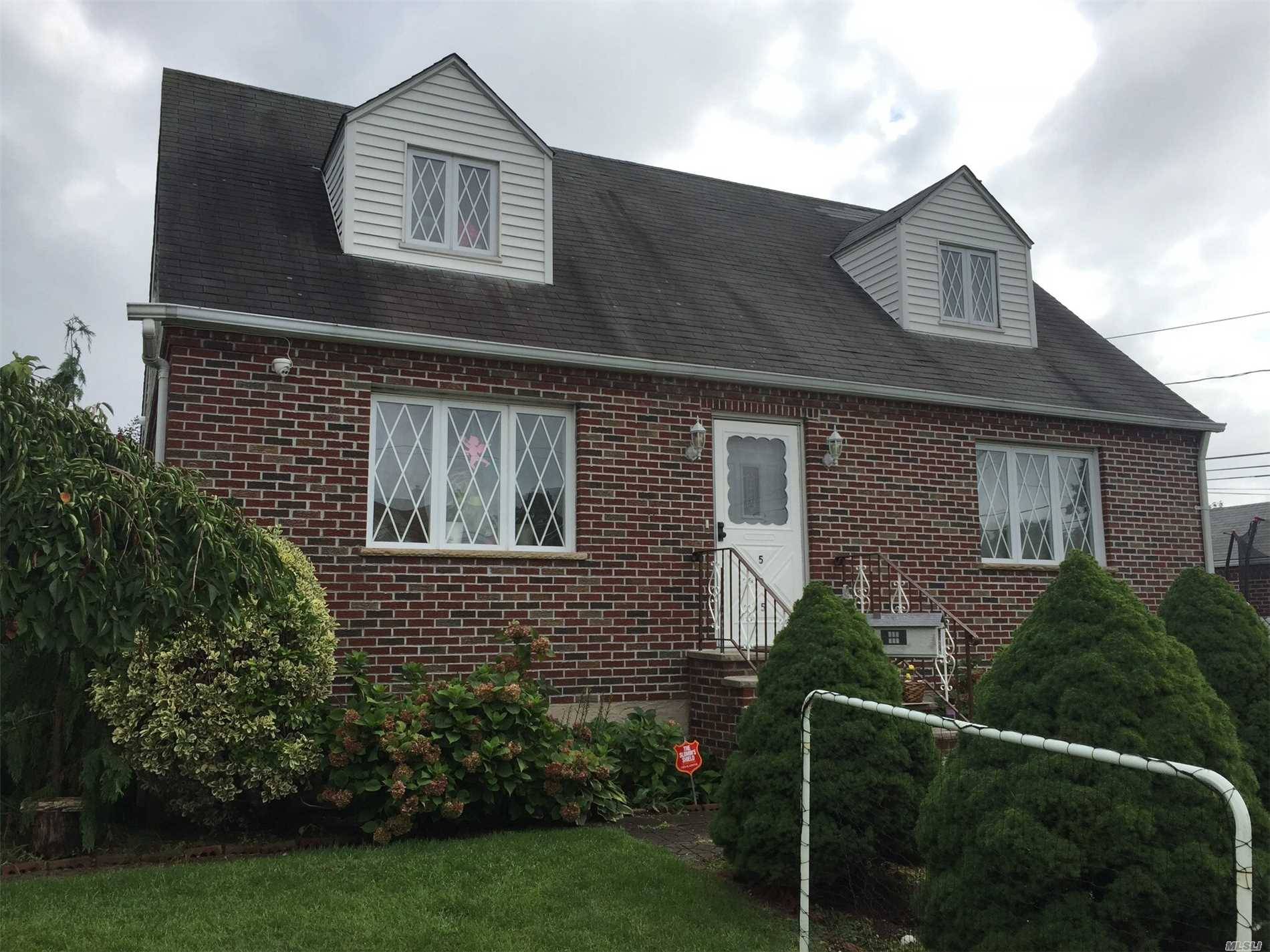 House For Rent In Garden City South Area, Franklin Square School District.