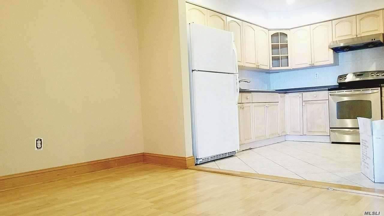 Huge,Huge Lr, Dinning Room And 3Brs Rent This Amazing Apartment Asap Before It Is Gone.