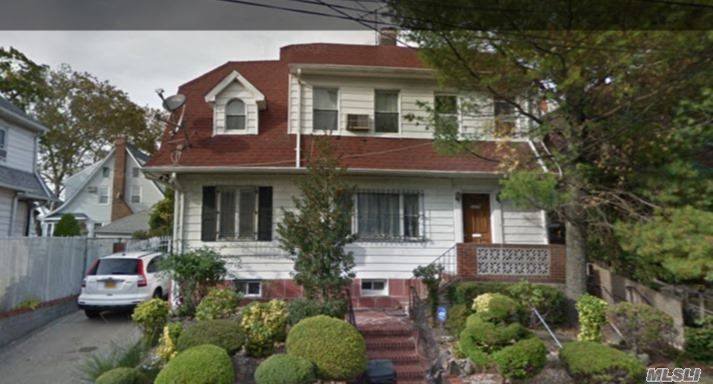 Beautiful 1 Family House In The Heart Of Jamaica Hills.