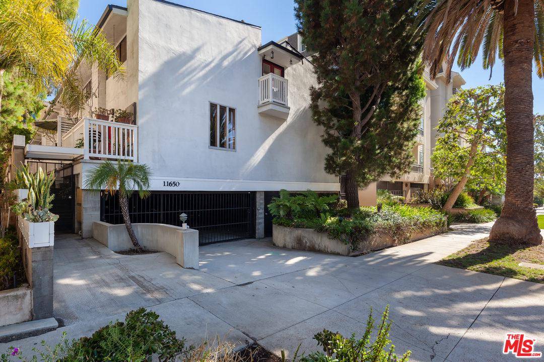 NEW PRICE - 2 BR Condo Brentwood Los Angeles