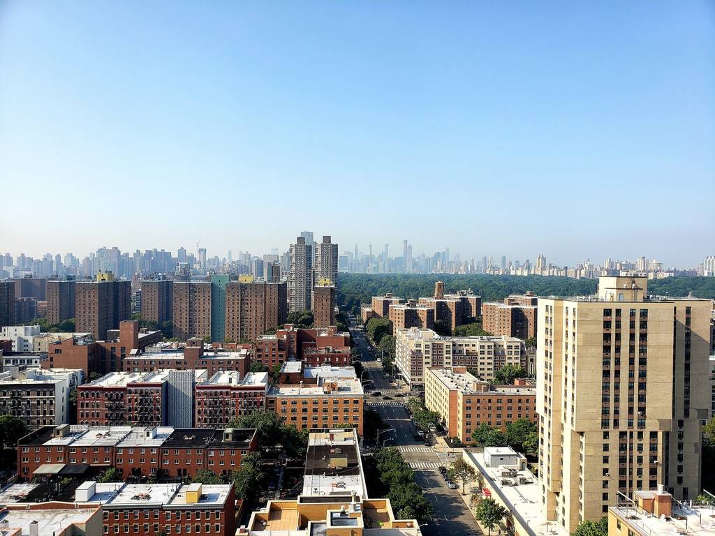 HIGH FLOOR MINT THREE BED W CENTRAL PARK VIEWS1, 884 square foot condo features elegant oversized windows, high ceilings, city and Central Park Views.