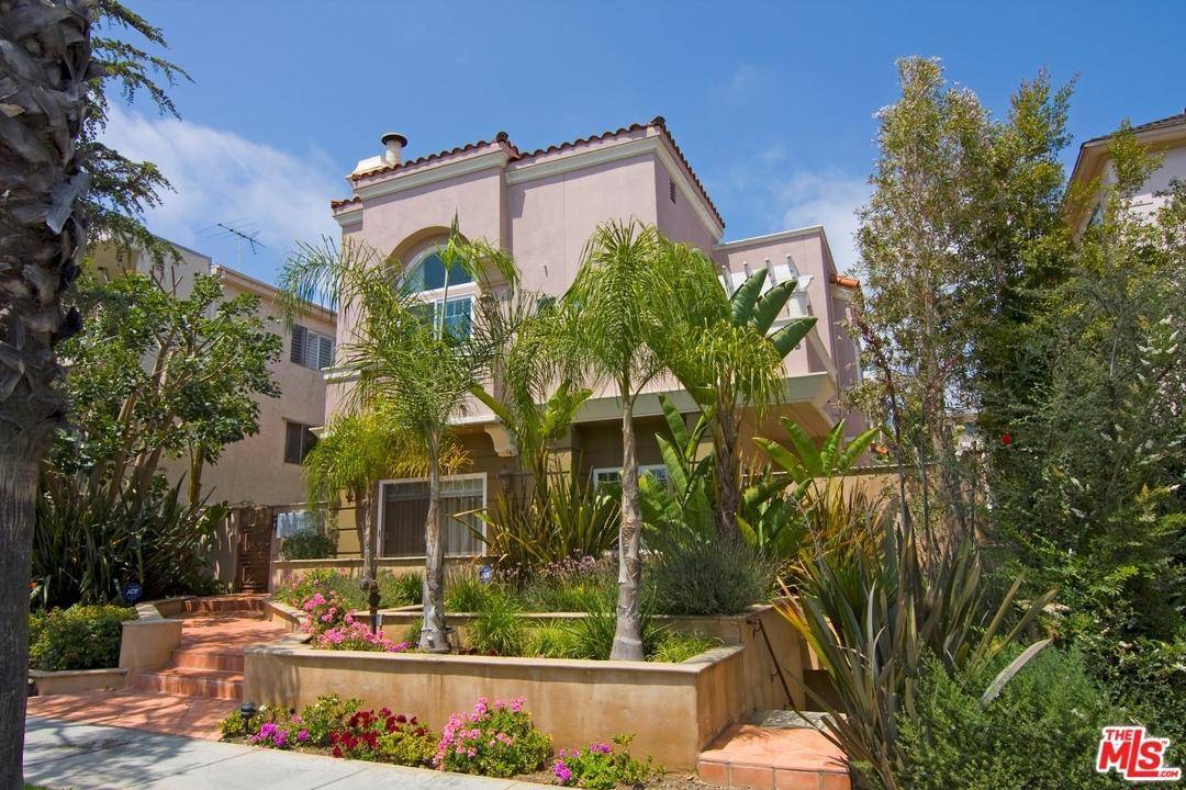 Well-appointed Townhouse located in prime Santa Monica