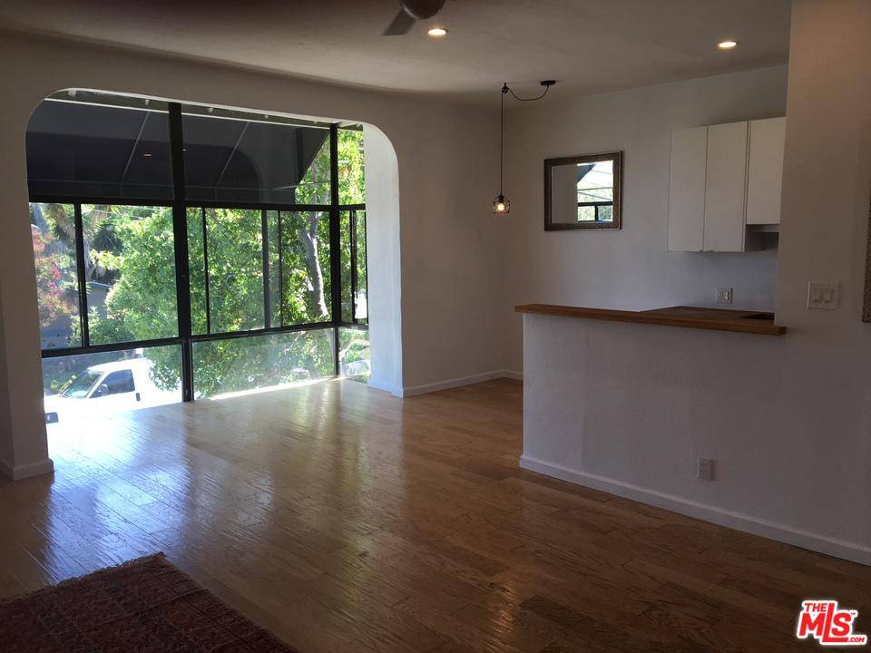Step into this lovely - 2 BR Condo Santa Monica Los Angeles