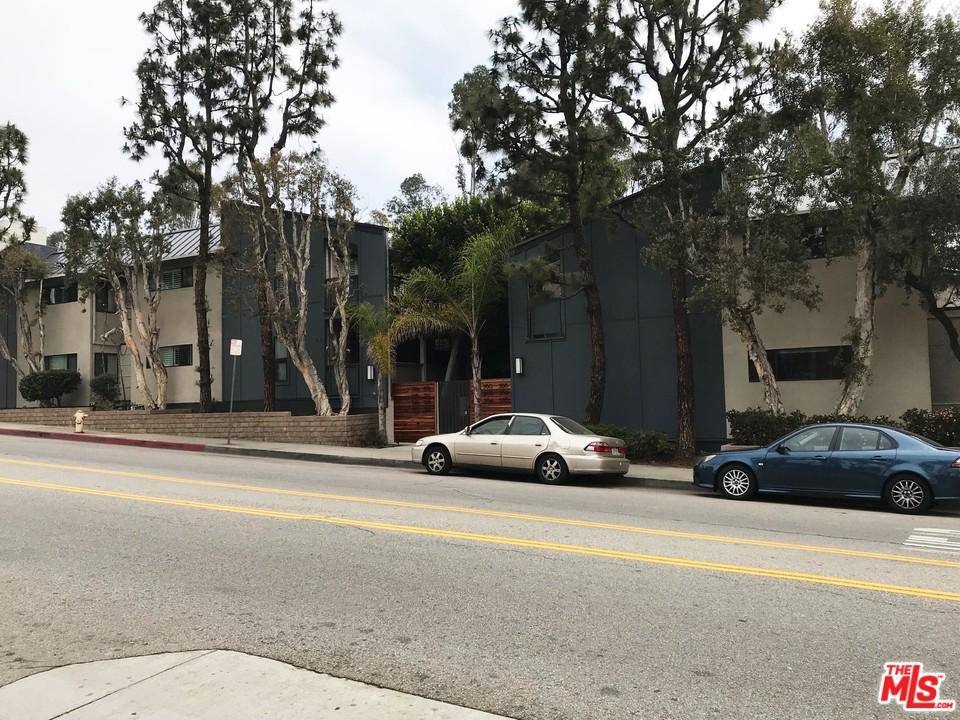 Light and bright 2 story - 2 BR Townhouse Brentwood Los Angeles
