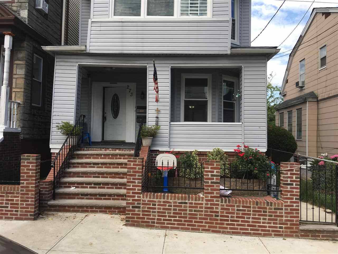 Modern 3BR/2BA duplex apt on one of Jersey City’s most convenient residential blocks