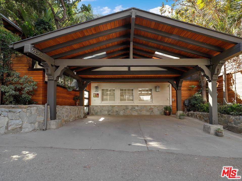 Charming Retreat in Benedict Canyon - 2 BR Single Family Beverly Hills Post Office | B.H.P.O. Los Angeles