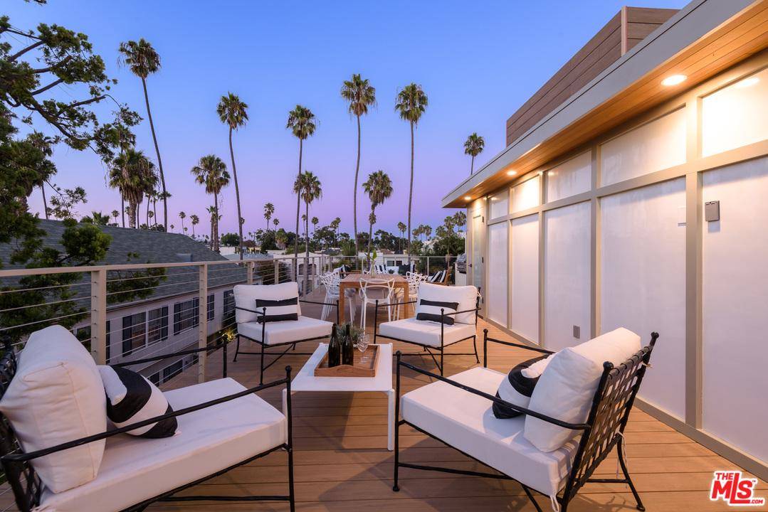 FOUR on FIFTH offers 4 residences located in prime Santa Monica