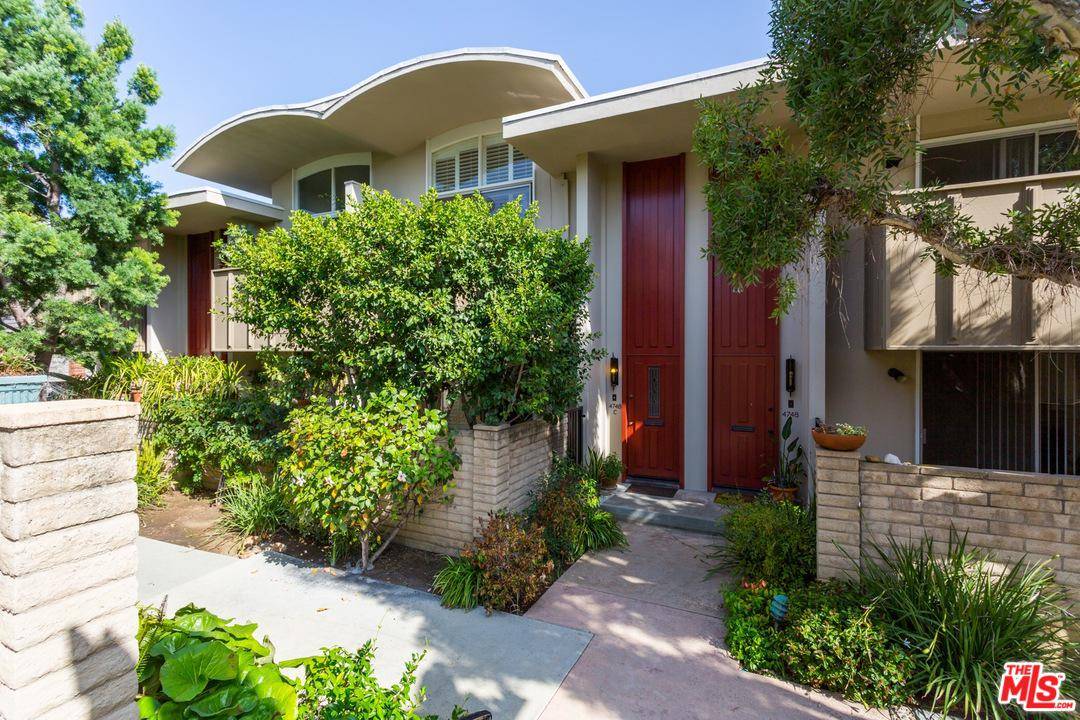 This is Silicon Beach townhome living at its best - 3 BR Townhouse Marina Del Rey Los Angeles