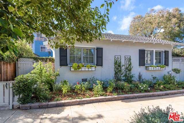 Charming beach cottage with lots of natural light in prime area of Santa Monica