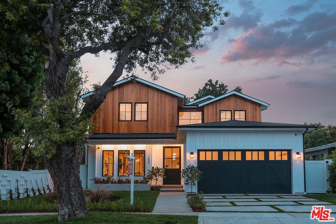 This fresh Contemporary Farm House in the Beverlywood Area comes brimming with generously-appointed living spaces that exude a sophisticated allure