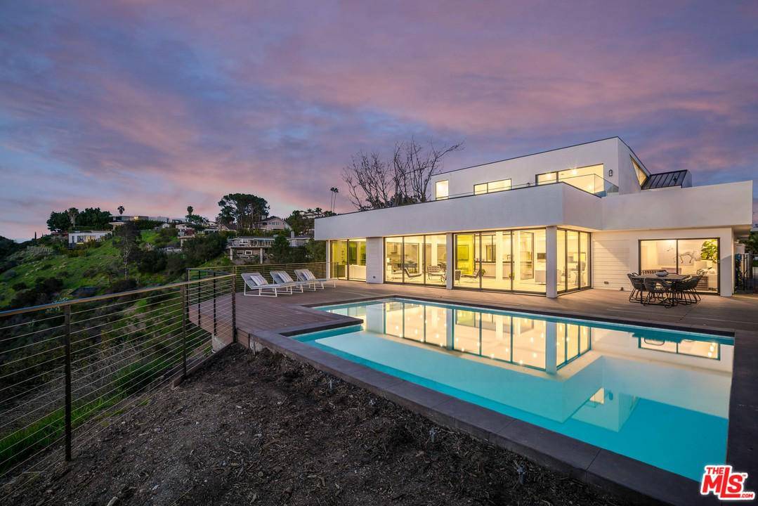 This brand new modern home is located on a quiet drive and showcases stunning westward views