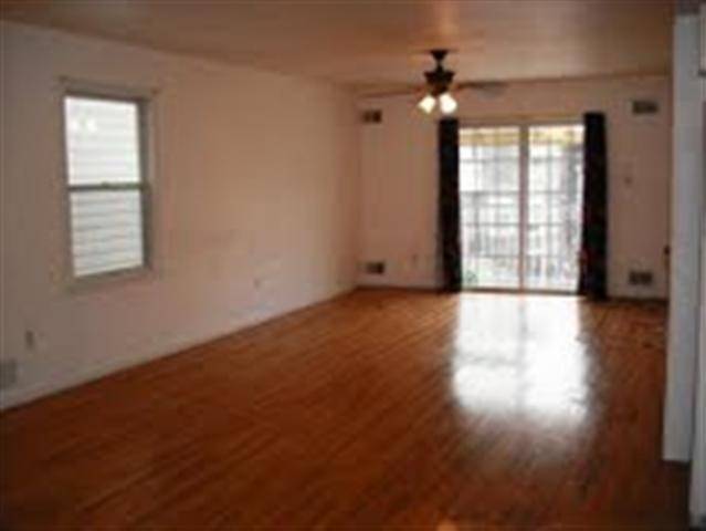 Move in ready 3bed/ 2bath unit located in JC Heights