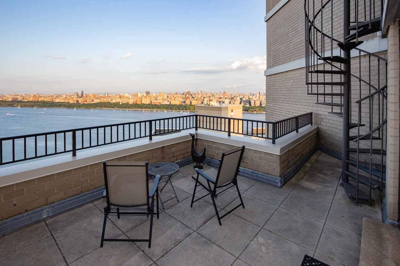 LUXURY DUPLEX PENTHOUSE with panoramic NYC & River views plus a large private terrace in the Galaxy Towers