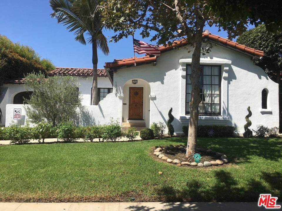 Stunning home located on a tree lined street in Beverlywood Adjacent